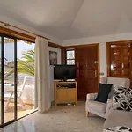 104 Aries Pebble Hotel *