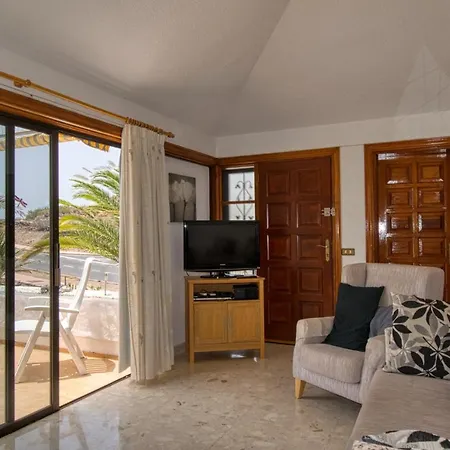 104 Aries Pebble Hotel *