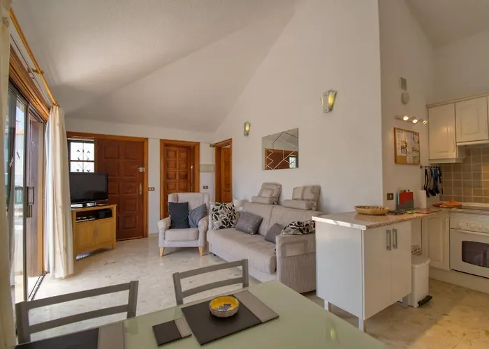 104 Aries Pebble Отель