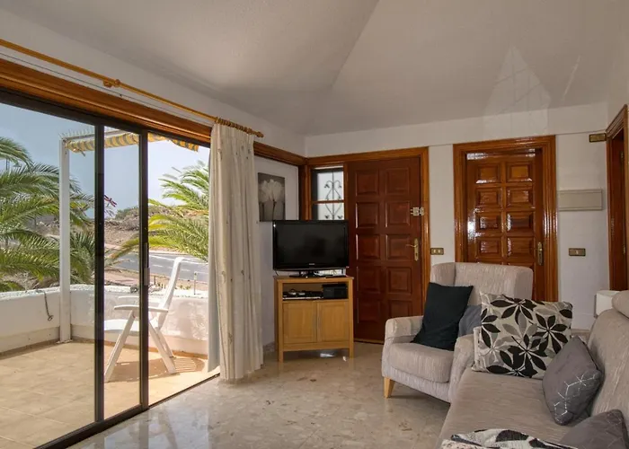 104 Aries Pebble Hotel *